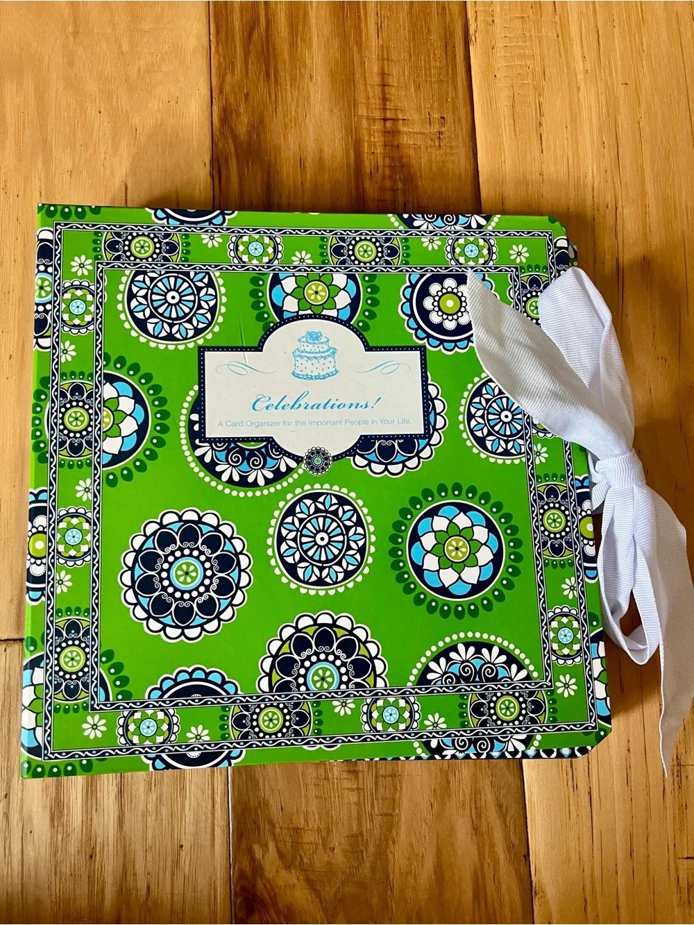 Vera Bradley Celebrations! Card Organizer in “Cupcake Green”
